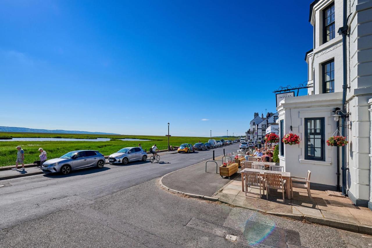 Готель The Ship Parkgate  Екстер'єр фото